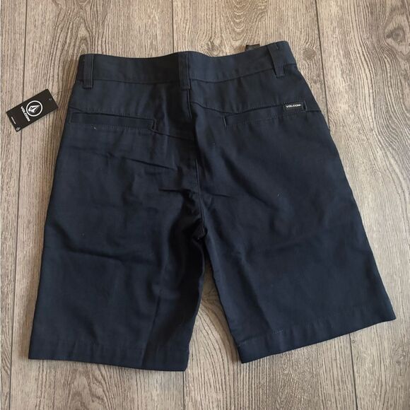Volcom boys Black Shorts - Picture 2 of 4